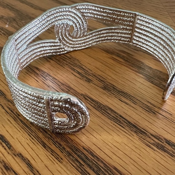 Cuff bracelet - Picture 2 of 2